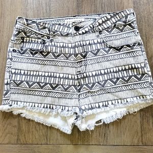 BULLHEAD DENIM CO. High rise Aztec Print Shorts...size 9